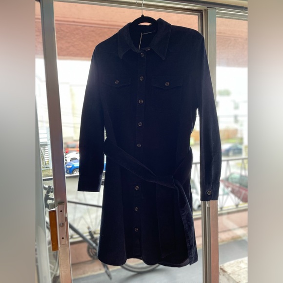 Dresse never worn. - Picture 2 of 6